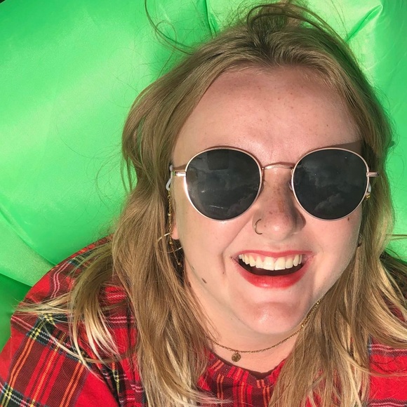 Meet your Posher, Alanna - Picture 1 of 1